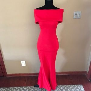 Stunning off should dress / gown